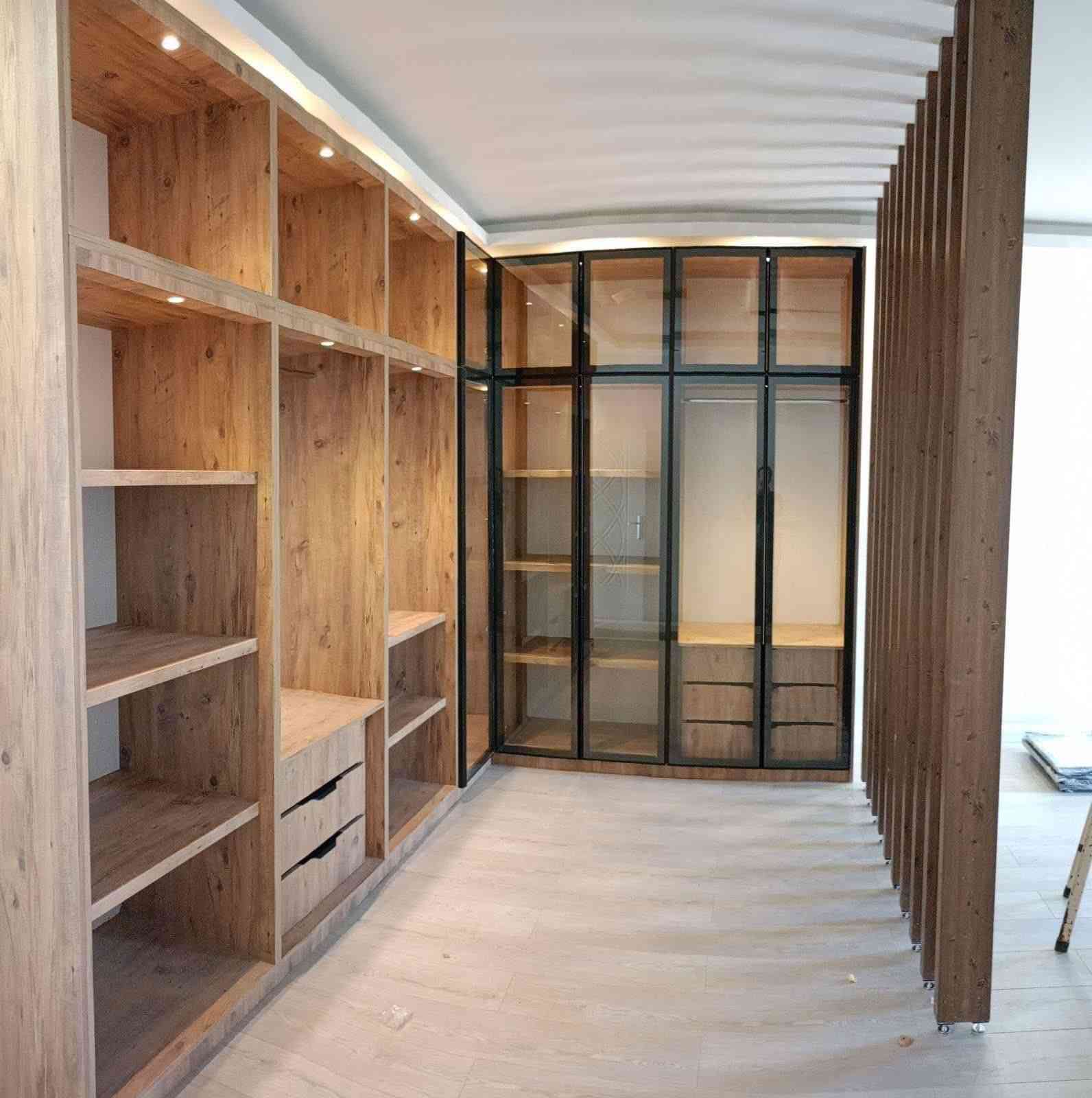 🔨✨ مصمم نجّار محترف ✨🔨  
شغل مضمون… ذوق عالي… تنفيذ على مزاجك  

عدنه هواي موديلات عصرية وكلاسيك  
وإذا ببالكم شي خاص؟ نسويه مثل ما تريدون بالضبط 👌  
تفصيل حسب   

 

***********
📩 للحجز على رقم او خاص نجار بسمايه
