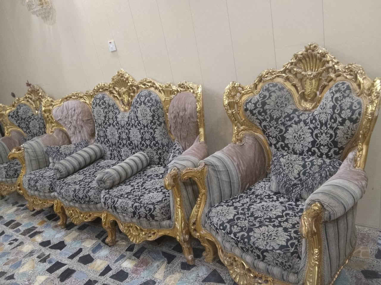 السلام عليكم تخم مصري ملكي عشر مقاعد مكان بغداد جديده  السعر 750


**إذا كنت صاحب هذا الإعلان وتريد حذفه لأي سبب، رجاءا أرسل رسالة إلى الدعم الفني**