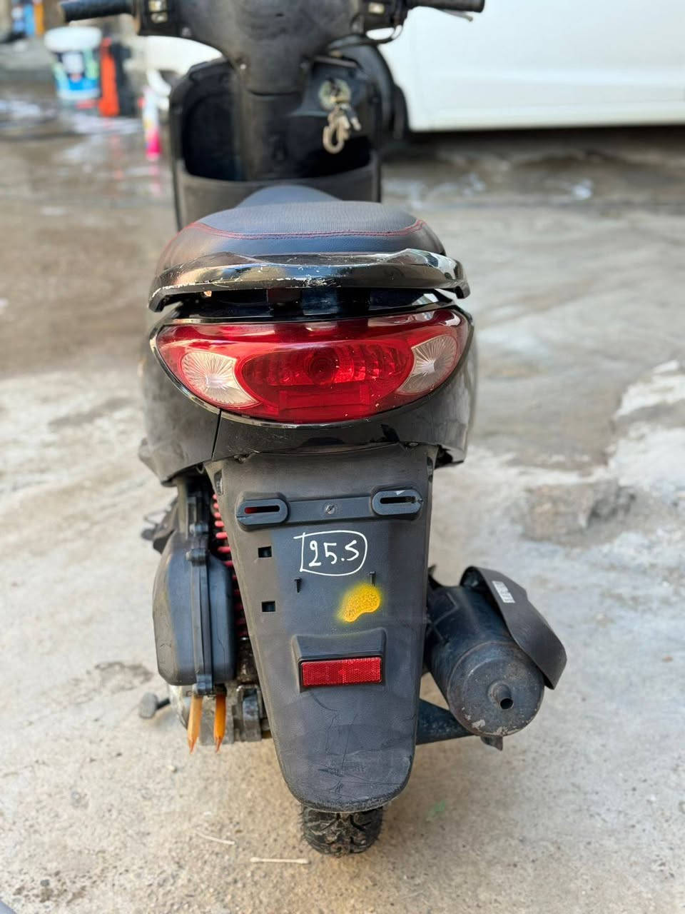 السلام عليكم دراجة بريز نوزل خطين ياباني وبيها هاوزن ودسك امامي اشاير كرستال دراجة مال رمبة صارلها شهر ونص  نضيف كلش ماشيه 32الف دراجة كلها بلادية السعر: 950
رقم ***********
