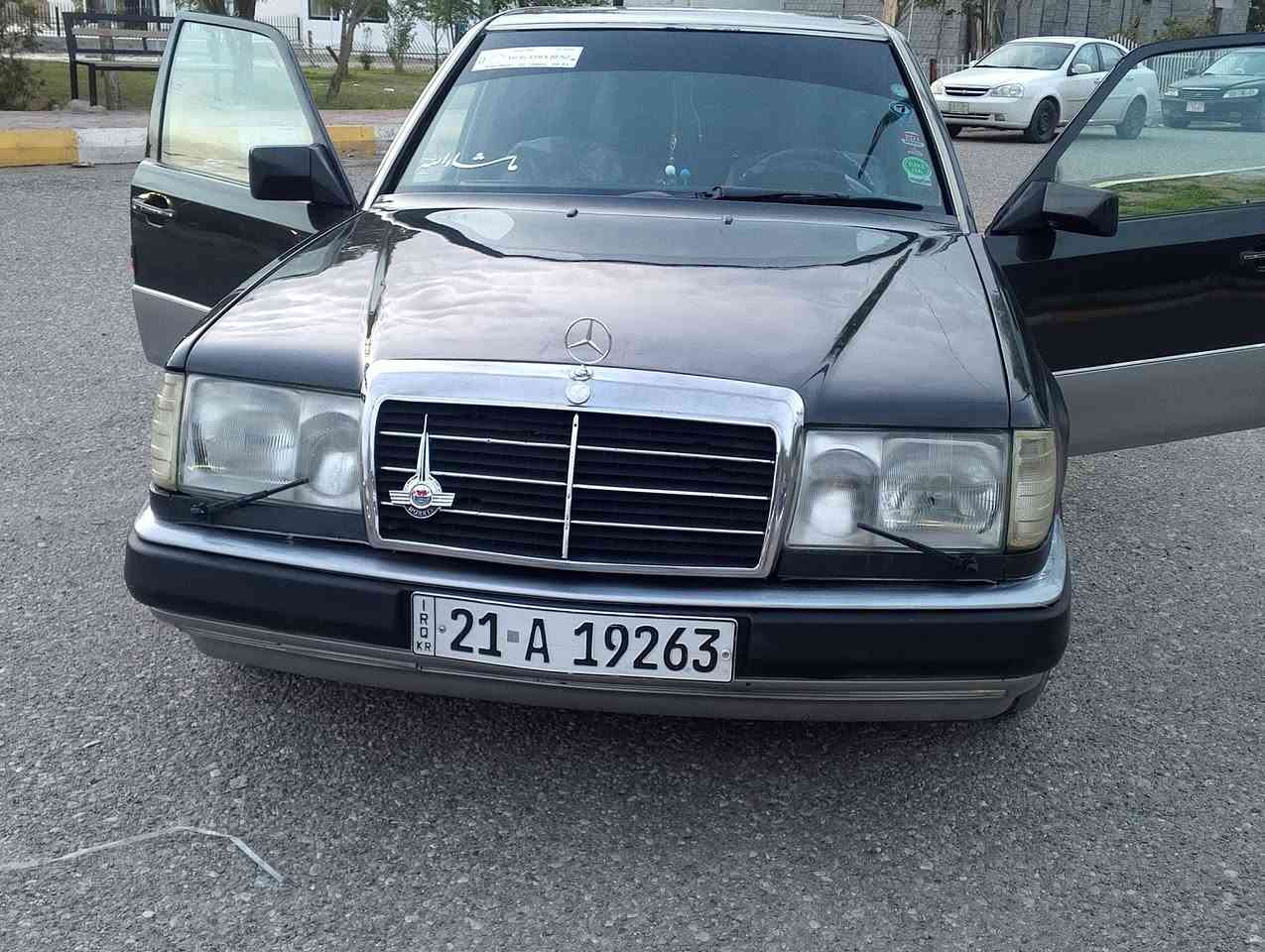 بسم اللله تبارك الرحمان 
اقره التفصيل وخادمك اني 
مارسدس دب موديل 92 اصل 
محرك 3000ديلكو قبق ابيض الي يعجبك شلعته صدر وعرفانه جدديد كهرباء كله شغال ايبس شغال فتحه صقف سنتر لوك كشنات وبطان كله بلاد تخم تايرات وياله حاويه لوك قوعد الدبل نضاف مصبوغه جماليه بدون ضرر تبريد شغال ويه سويج رقم اسلمانيه دولي سنويه جديد لحد 2028بشرط تحول اخون ساكن كفري سعر 63وبي مجال خادم ***********
