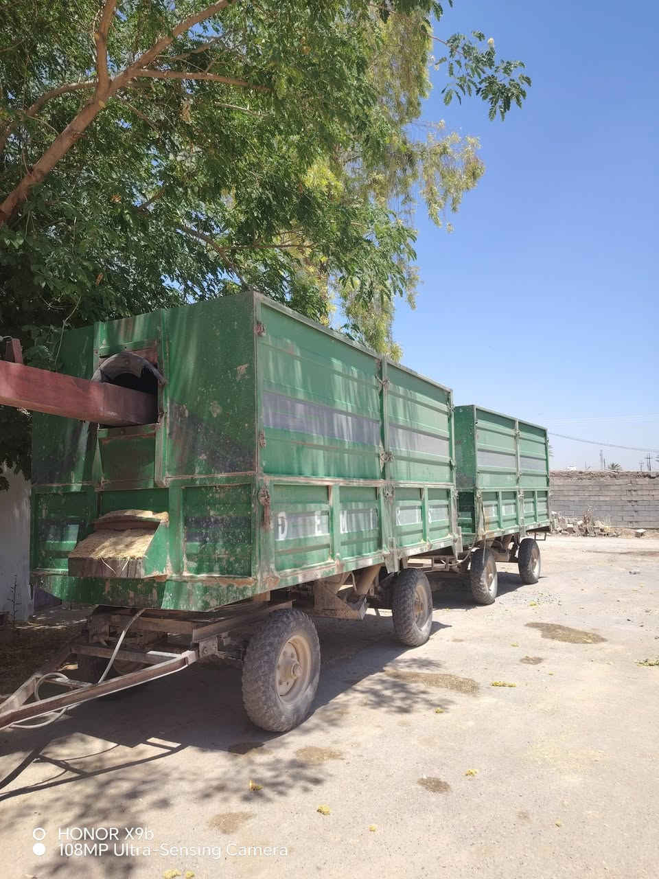 السلام عليكم
كاروضة للبيع مع عرباين عدد.. 2.  لأستفسار
***********
