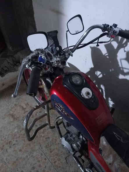 سلام عليكم جونه للبيع 2016 كلك كهربائيّ كله شغاله لايت سلف هورن كطعت نار ما تشتغل ما عرفله السعر 200 عنواني الرميثه رقم الهاتف ***********
