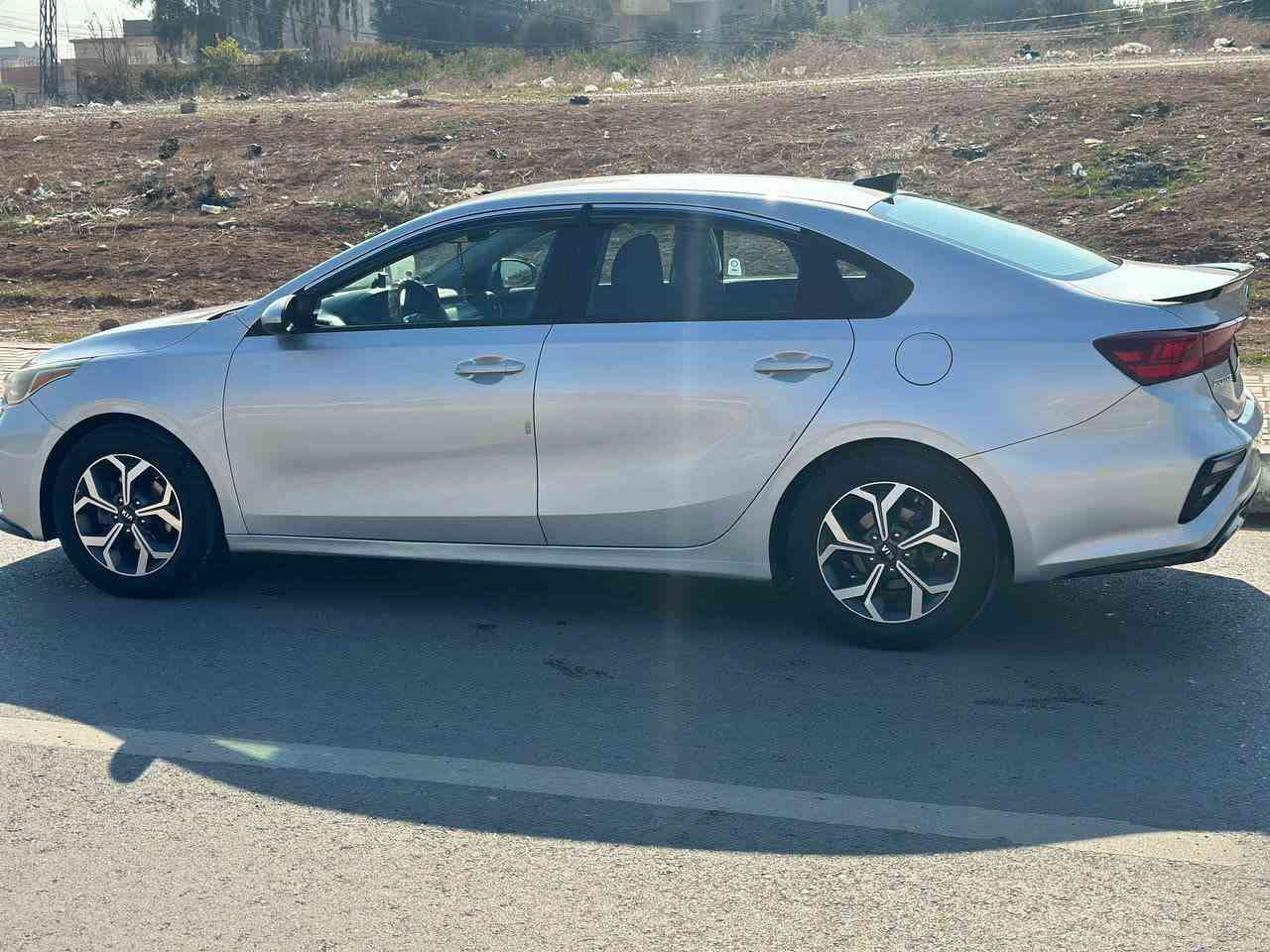 للبيع فورتي 2020 
نص فول 
قياده ذاتيه 
تحديد مسار
كير ومحرك شرط  
مامفتوح 
شرط التحويل
ضرر فقط جاملغ   وبال جهة السائق 
مبدل اصلي بدون صبغ 
بدون أير باك. 
سعر 142 وبي مجال 
هاتف :***********
