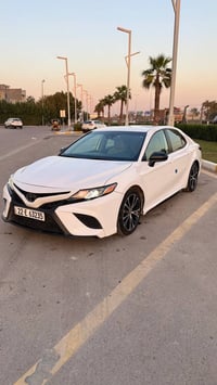 كامري 2020 ابيض  رقم اربيل باسمي  هزه وسنويه جديده  حادث جاملغ خلفي وق...