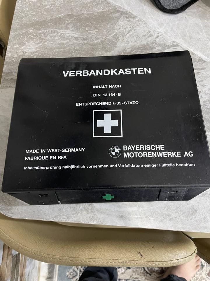 السلام عليكم اغراض بيئم 525 تليفون /نفاظة اصير بالباب اصلية / جنطة طبابة كاملة مابيهة نقص /قاعدة صير يم العصة مال الكير التواصل فقط واتساب ***********
