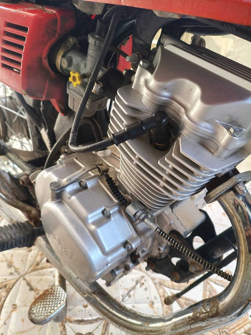 سلام عليكم دراجة نامة اصلي بلادية مديل2023 طالعة بل2024   رقم أو سنوية بسم صديقي تحويل سعرهة  1900 بكاني قبلة ***********
