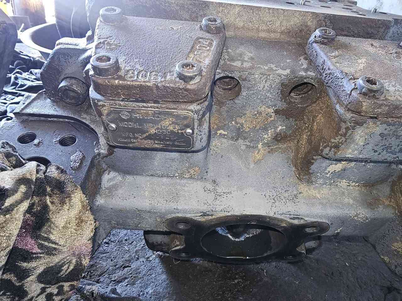 للبيع مظخة هيتاشي جاهز للعمل سعر مليون ونص قفل للاستفسار  ***********
