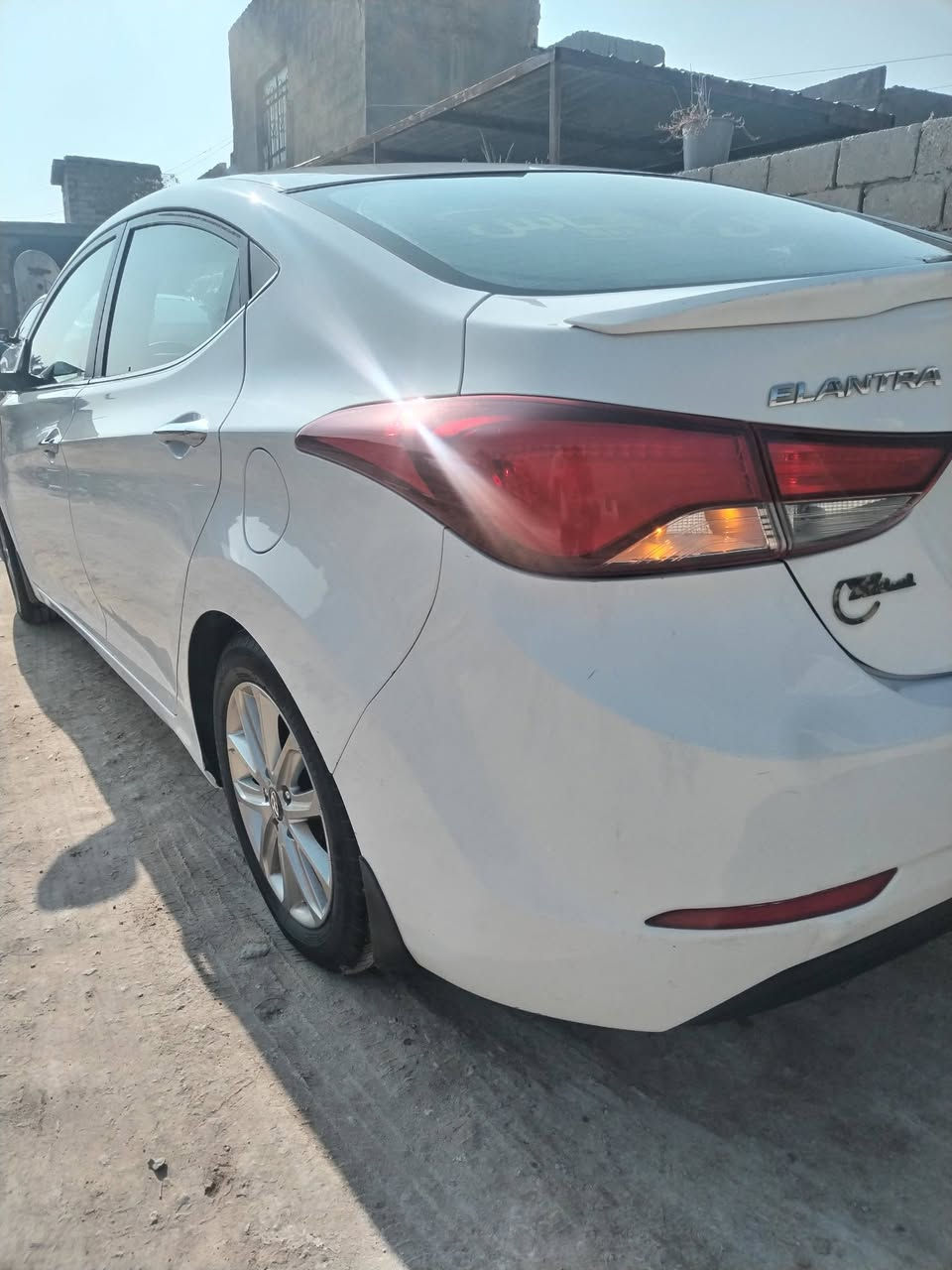 السلام عليكم
النترا 2015  خليجي 
 رقم بغداد  
فول مواصفات السياره  
محرك 2000
فتحه سلايت 
كاميرا
حساسات 
كشنات جلد  
كشنات خلفي قلاب 
قطعتين تبريد 
يدات نيكل 
 خمسه ويل كب 
انضمه قياده 
تحكمات ستيرن جهتين 
السياره مفوله مواصفات خير من الله  
ملاحظه (سياره بيه فقط صبغ بل باب) والباقي كفاله عامه
السعر: 133
 المكان: كربلاء 
الرقم:***********
