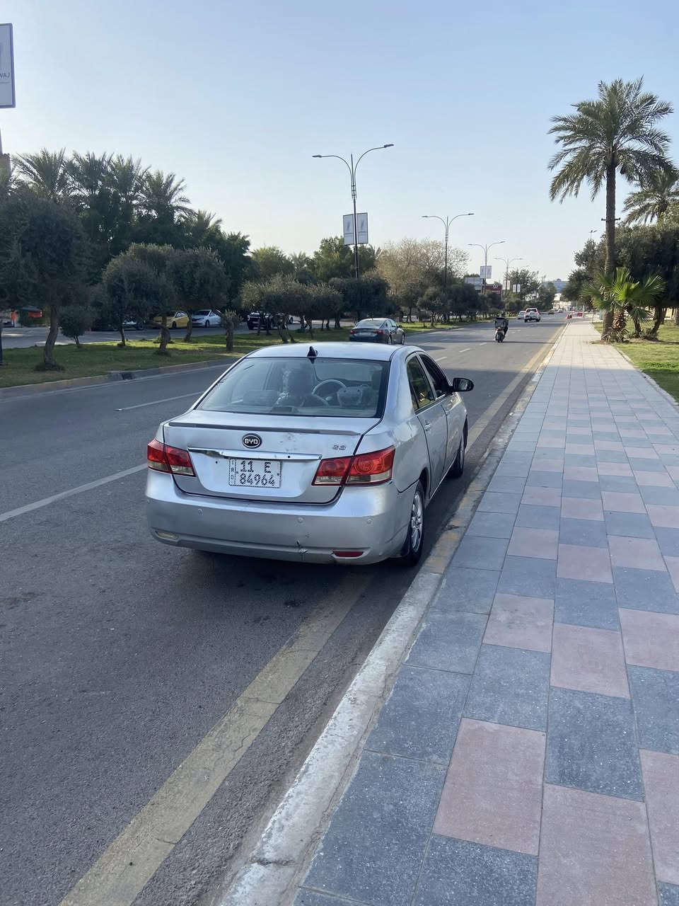 السلام عليكم بي وأي دي موديل٢٠١٣ بسمي شخصيا
مكينه مكفوله 

كير بس الثاني شويه ثكيل 

صدر امامي خلفي ٧٥ بلميه 

تبريد ثلاجه 

تخم تابر ٨٠ بلميه 

تدفئه هيتر 

كهرباىيات كلها شغاله السياره بصمه فول فتحه تحكم اشاير مري 

شاشه تاب اصلي 

سعرها ٤٨ 

مكاني بغداد غزاليه 

رقمي. ***********
