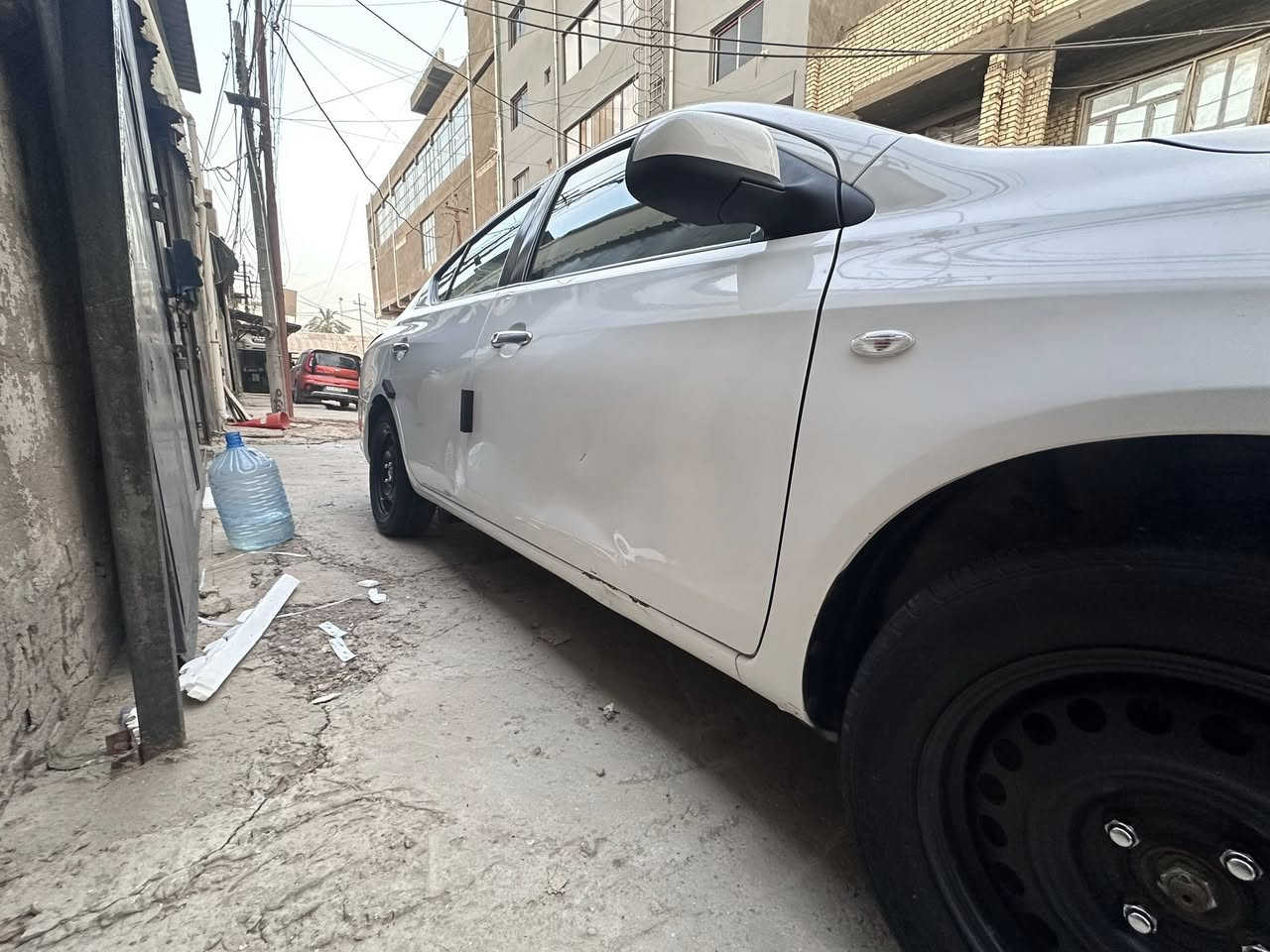 سلام عليكم نيسان سني هندي موديل 2021 
السياره كله نضيفه مابيه اي تبديل او صبغ غي الي موضح بالصور بارد بسيط السياه مسويله ادامه قبل شهر كامل دهن كير مبدل يعني كبل الشارع متحتاج شي كلشي بسياره يشتغل اذا تحب خابر مارد خاص تمام ***********
السعر 107
