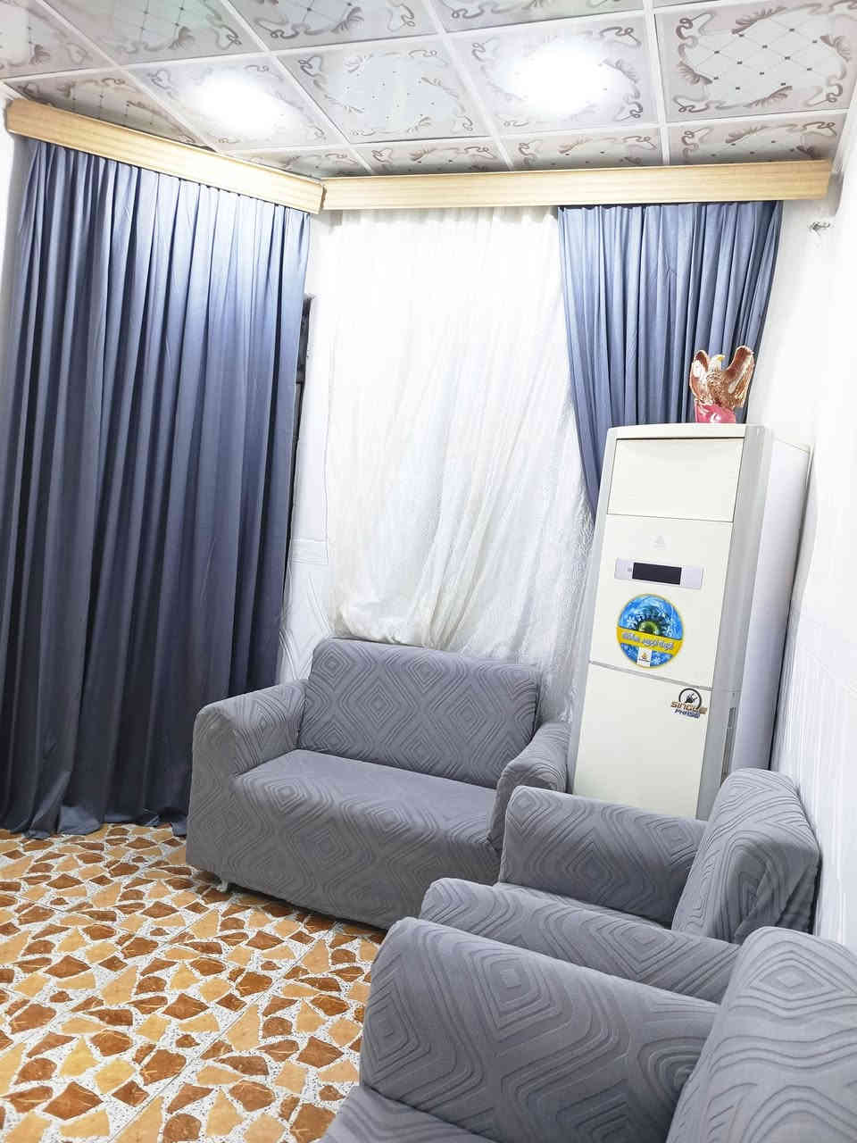 بيت طابو صرف للبيع
ديوانيه/  شافعيه/ حي الزهراء 
سايدين المعمل خلف شارع ستين

 مساحة 150م طابقين 
3غرف نوم وصالتين ومطبخ واستقبال وطارمه مساحه نزال 9متر وع عرض البيت 
خدمات كامله 
ماء 
كهرباء
 إنارة 
ضوئي 
مجاري (تحت الانشاء)
عالي عن الشارع 
سعر البيت 58 وبي مجال 

وعندي قطعه حايط ع حايط مع  البيت 150متر أيضا للبيع سعرها وحدها 25
ملاحضه
البيع أما البيت فقط 
او البيت مع القطعه 
القطعه وحدها ماتنباع
استفسار *********** واتساب 
 خاص مفتوح
