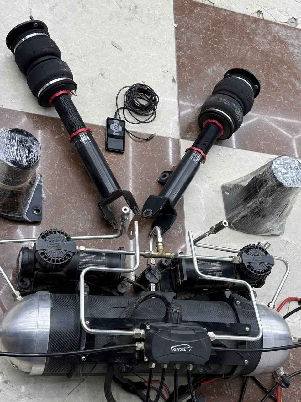 للبيع الاصدار تحكم شاشة + تطبيق بلهاتف
مابيها كل عيب شرط الفحص انطيها
فاتحيها من جالنجر بس ترهم جارجر + اوباما ومادري بعد اذا ترهم غير سيارات 
مكانها كركوك 
***********
