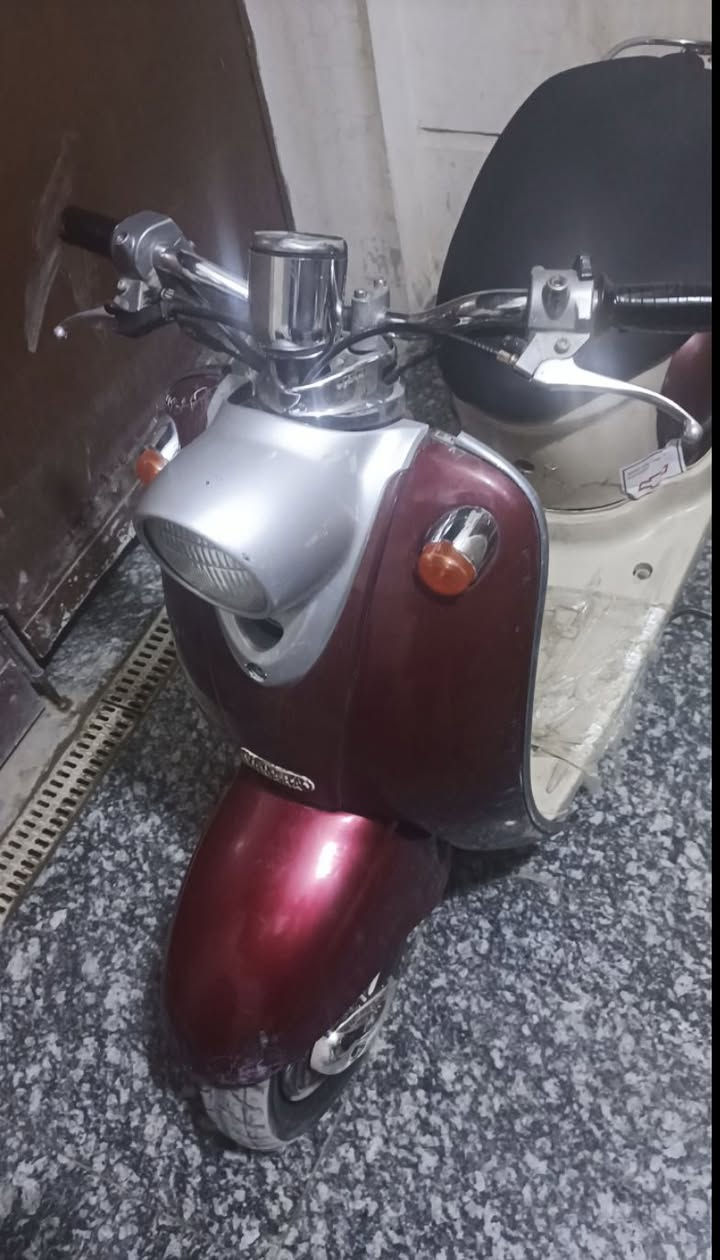 دراجة كلاسك 60 نثية
الدراجة كاملة كهربائيات شغالة اشاير 
سلف هندر
دراجة رمبة كفرات بلاد بس بي كسر وبس الصالنصة تجارية  السعر 300 و بي مجال بسيط للطيبين  
***********
مكاني بغداد التجار
