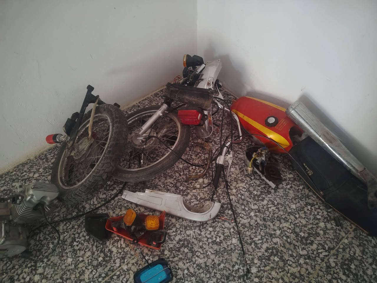 دراجه عينه ولايت كامله ضفيره وعقل ونضافتهن ٧٥٪ وكلشي جاهز بيها ردت عمرها ومارهمت
دراجه كامله بس شاصي مابيها   
السعر خاص تدلل


**إذا كنت صاحب هذا الإعلان وتريد حذفه لأي سبب، رجاءا أرسل رسالة إلى الدعم الفني**