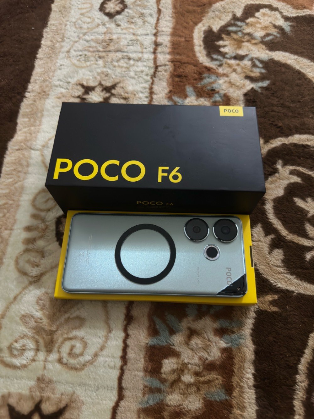 سلام عليكم بوكو F6 ذاكرة 512/12 جيجابايت للبيع مكاني بغداد نضيفً حيلل بس بي هاي الثلمة البسيطة وكلشي مابي بطارية وشاشة يخبلن 120 فريم كل ال الاعب🩶