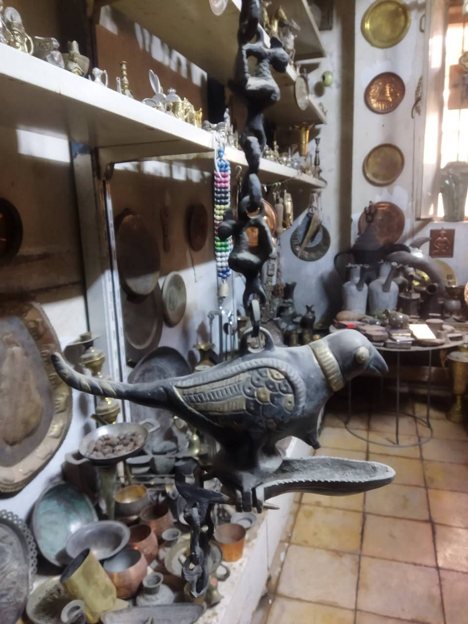 مساكم الله بالخير والبركه 🇮🇶🦋🇮🇶 مسرجه نحاس أصفر مطعمه شغل قديم جدا للاستفسار  خاص او الاتصال على الرقم التالي ***********اخوكم كرار الشيخ
