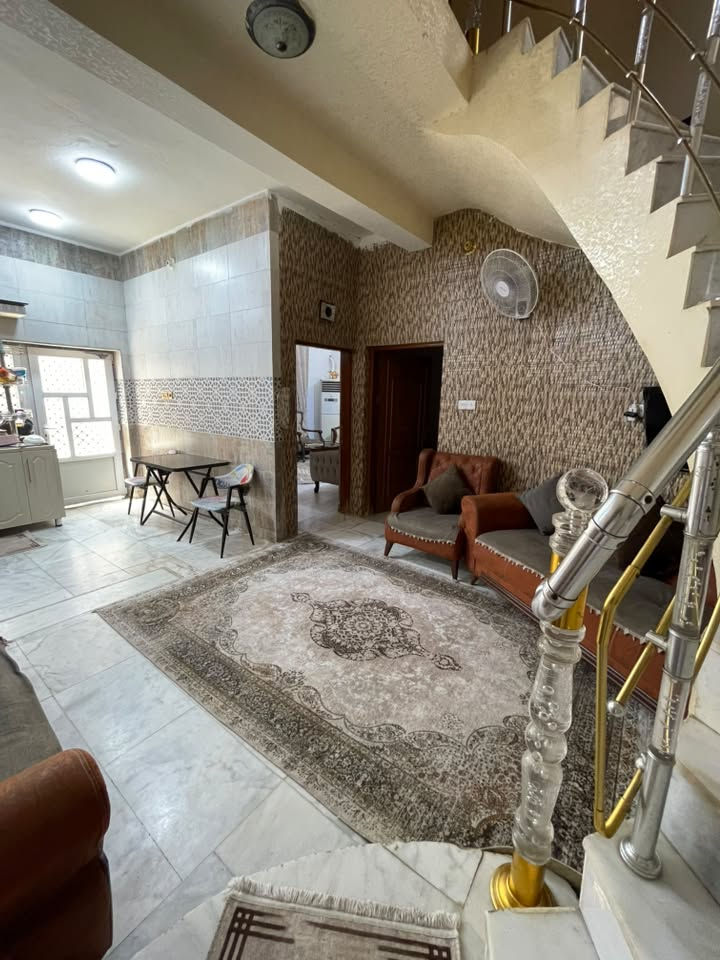 بيت للبيع 
كفاءات حي الوحدة طابو زراعي سند 25
المساحة / 100 م مربع
التفاصيل / طابقين
الاول / مطبخ + هول + استقبال + غرفة نوم + صحيات 
الثاني / غرفتين +صحيات + سطح اول 
للاستفسار اتصل : 
***********
