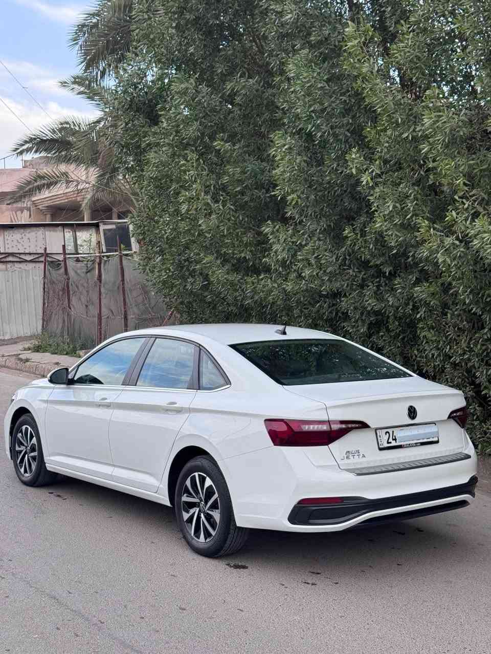 سلام عليكم 

فولكسواكن جيتا 2024 سياره جديده نص فول 

بيها نص البنيد صبغ فقط بدون دواخل بدون كلشي 

المواصفات: 
رادار امامي 
رادار جانبي 
رادار خلفي 
حساس خلفي 
كامره خلفيه 
تحديد مسار 
تحكمات ستيرن 
سايد بريك بصمه 
شاشه كبيره 
لايت زنون بلادي 
وباقي المواصفات المعروبه 

سياره جديده بمعنه الكلمه واحلى من الصور 

ماشيه 24.000 ميل رقم دهوك بأسمي هزه وسنويه ورقم كله جديد تحويل ثاني يوم 

مكان السياره بغداد 

لااستفسار : ***********
