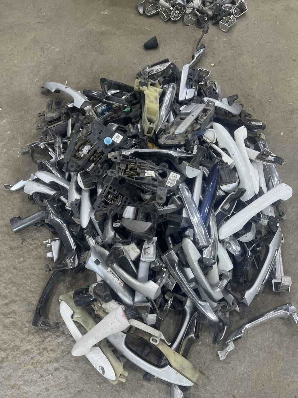 السلام عليكم يدات تفصيخ جميع السيارات جمله مكاني ناصريه ***********
