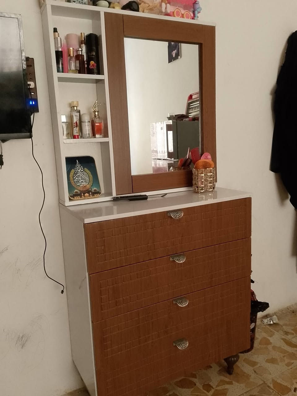 كنتور وميز تركي وجربايه للبيع اتصال على رقم ***********
