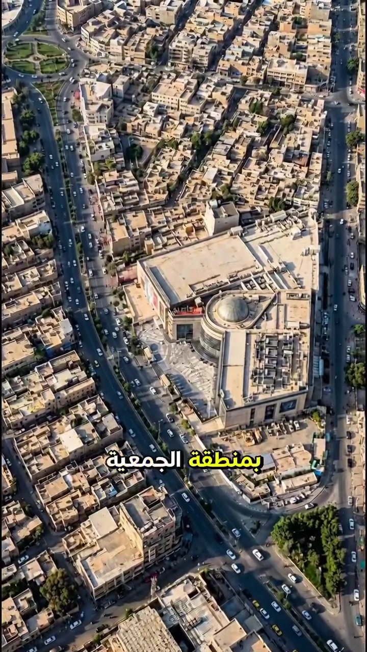 🛑 فرصة عقارية لا تتكرر في قلب كربلاء المقدسة! 🛑
تخيل تسكن بنص كربلاء، وبمنطقة راقية ومخدمة بالكامل، وبسعر حرفياً راح يصدمك! 🌟
نقدم لكم بيت مميز جداً في منطقة الجمعية، بموقع استراتيجي قريب من كل الخدمات ومثالي للسكن أو الاستثمار.
📍 الموقع والمميزات الجغرافية:
 المنطقة: كربلاء المقدسة - حي الجمعية.
 القرب من المركز: يبعد 1.5 كم فقط عن مرقد الإمام الحسين (ع).
 يبعد 300 متر فقط عن مول الحارث.
 يبعد 200 متر فقط عن مدرسة اليرموك.
 الخدمات: المنطقة مخدمة بالكامل (ماء، مجاري، كهرباء، تبليط).
🏡 تفاصيل البيت (مساحة واستغلال ذكي):
 المساحة: 100 متر مربع (الواجهة 8 م | النزال 12 م).
 حالة البناء: نظيف جداً وجاهز للسكن الفوري (استلم واسكن بدون أي ترميم).
 الطابق الأول: طارمة، مطبخ، صالة، استقبال، غواصات صحية، وغرفة نوم.
 الطابق الثاني: غرفتين كبار، كل غرفة أمامها صالة خاصة بها مع مجموعة صحية كاملة.
 الطابق الثالث: نصف مخزن (ترك)، ونصف سطح (سطح ناصي وسطح عالي).
📝 الموقف القانوني (راحة بال مضمونة):
 البيت طابو زراعي سند 25.
 المفاجأة: المعاملة مفوضة ومشمول بقرار التحويل إلى طابو صرف! يعني قانونياً أنت بأمان وراحة بال.
📞 للاستفسار ومعرفة السعر:
السعر لقطة وبيه مجال.. لا تضيع الفرصة وتواصل معنا الآن عبر الخاص أو الاتصال على الأرقام التالية:
📱 ***********
📱 ***********
