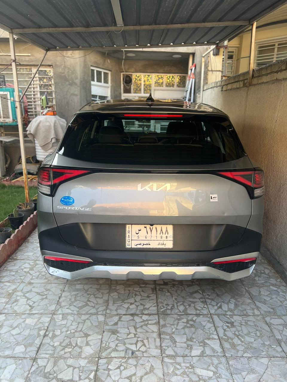 سبورتج 2023 امريكي
3 قطع صبغ بيه بنيد خارج العراق 
وبيها بابين بغداد
السياره ماشيه 50 
مواصفات عاديه 
السعر 185 وبيها مجال قليل
المكان بغداد شارع فلسطين
***********
