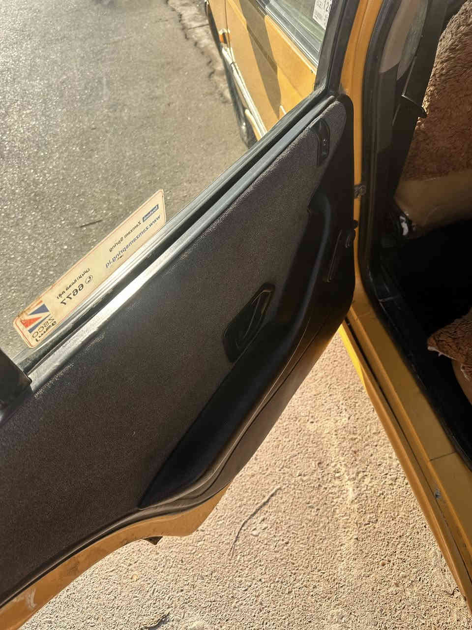 السلام عليكم بيجو بارص للبيع ٢٠١٥  السيارة مصفرة هيئة وغرمات وسنويه ٢٠٢٧ ومحور كير ومكينه كورلا سيارة بيه باب خلف السايق مبدل تصفيخ ومصبوغ كما موضع بصور السيارة نضيفه مكان سيارة الحبيبية قرب ملعب المدينة الاستفسار السعر ٤٢ وبيه مجال قليل الأتصال ***********
