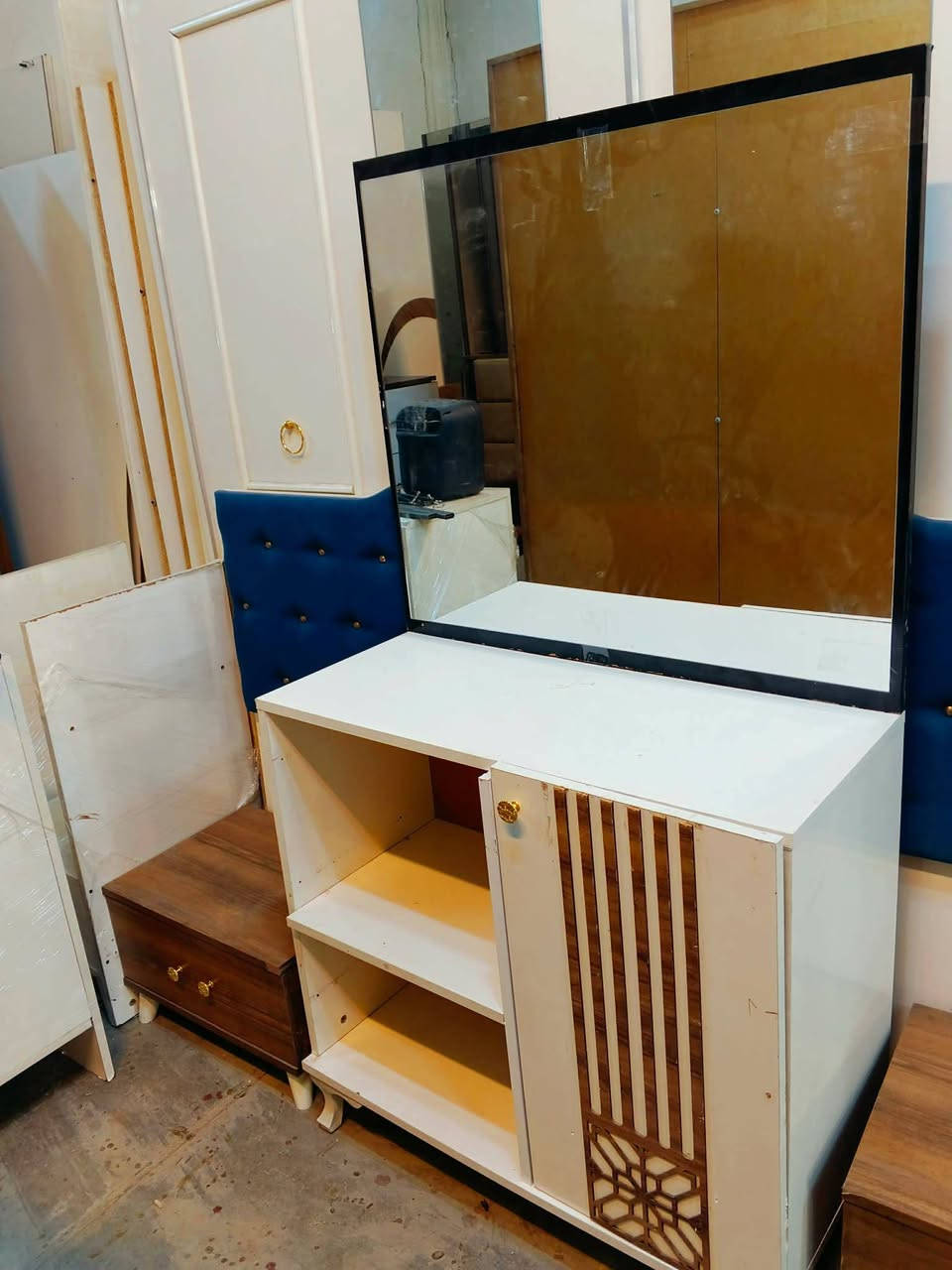 غرفة نوم مستعملة🇹🇷
 نضافة 90 ٪💯فول نضافه
عدد القطع /5
نضام / سلايت💢
سعرها بس /375/400💸فقط سارعو بل حجز 
شد ونقل داخل بغداد مجاني🚛
يوجود توصيل محافضات 🚛


**إذا كنت صاحب هذا الإعلان وتريد حذفه لأي سبب، رجاءا أرسل رسالة إلى الدعم الفني**