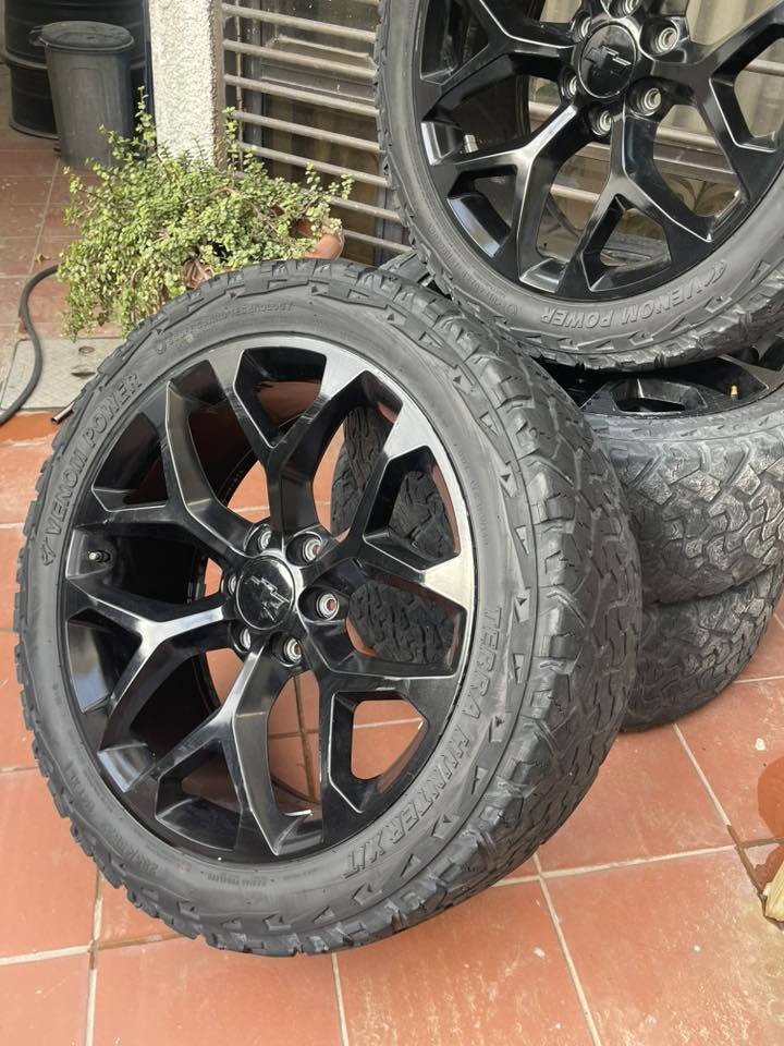 السلام عليكم
للبيع تخم ويل وتايرات  حجم 22

السعر 350$

***********
