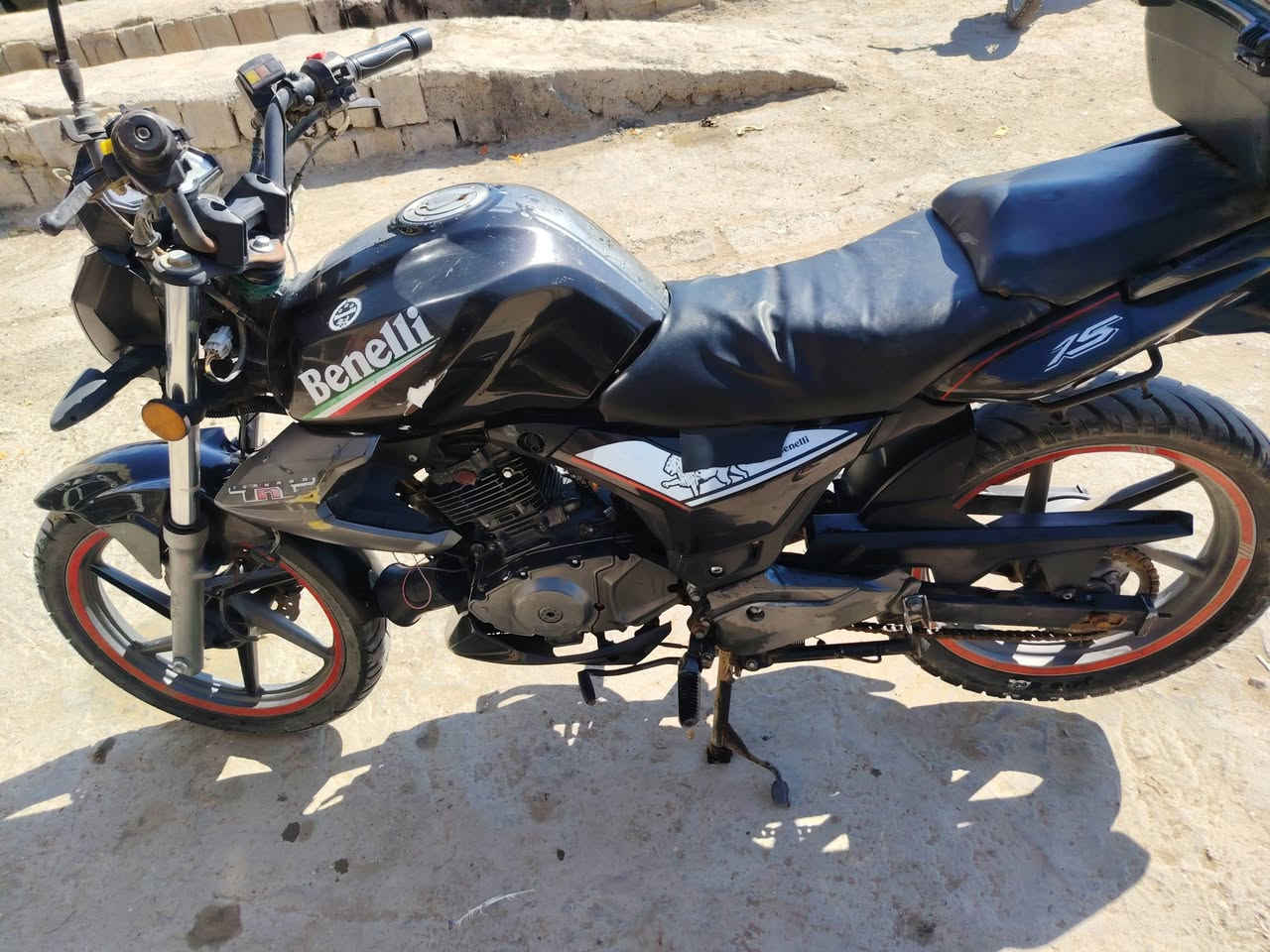 دراجه ايطالي موديل 19 السعر 800 وبيها مجال الشراي***********
