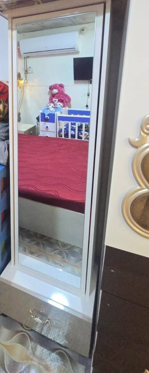 سلام عليكم غرفه اخشاب كبيره 9 قطعه للبيع...
غرفه اخشاب تركي 9 قطعه النضافه مثل ما موضح بالصوره شخط مابيهه تجي وتشوف بعينك
   عنواني كربلاء  حي العسكري ***********
*********** واتساب
