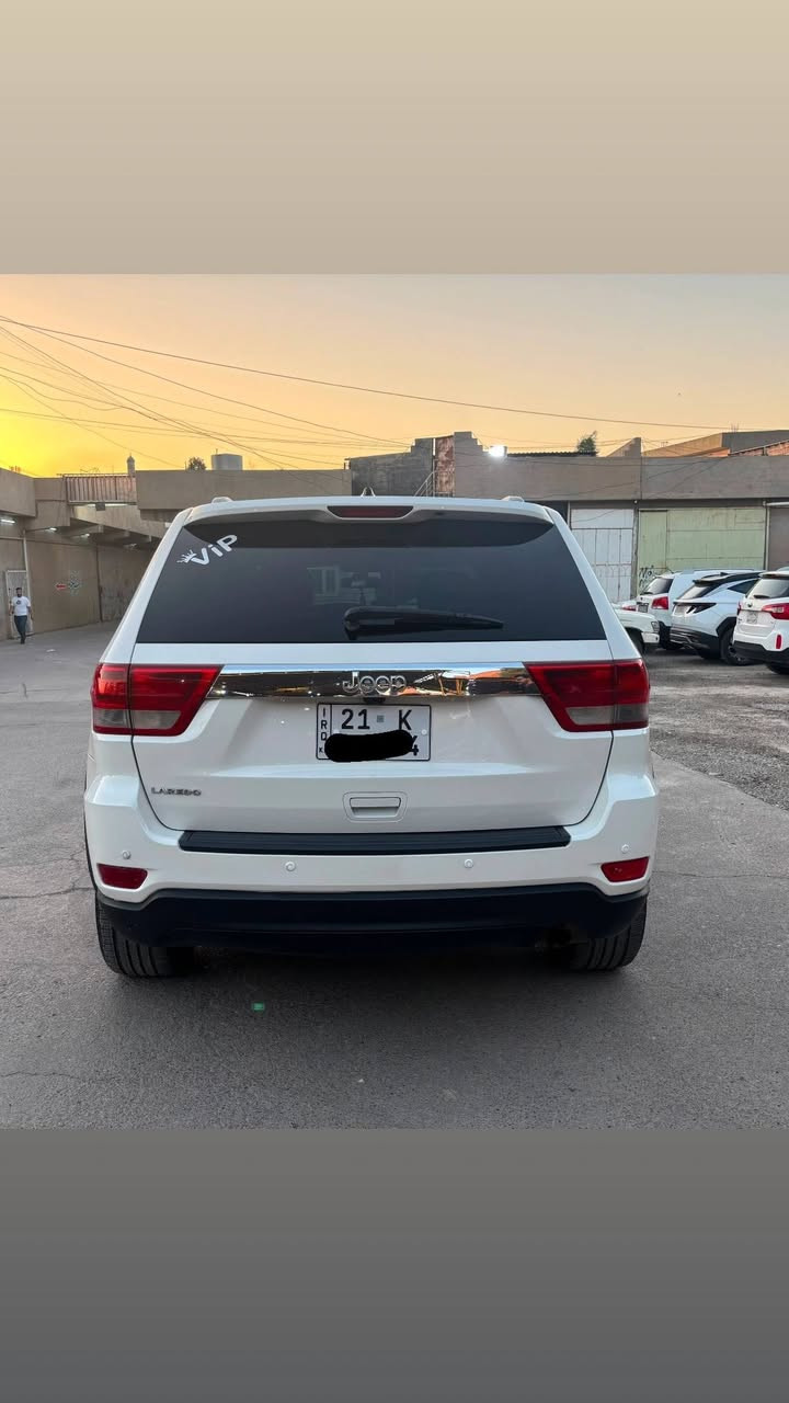 Jeep Laredo 
2012
نظيفه مال بيت شاشه 
بصمه (دخول بصمه )
كامره خلفي لون ابيض 
حساس خلفي
 6 سلندر كير محرك بشر
رقم وسنويه جديده كامل بسمي رقم سليمانية 
[*********** ، *********** ] رقم صاحب سياره استفسار خابر رقم ماموجود على فيس  
سعر (165 )وبيه مجال بسيط
