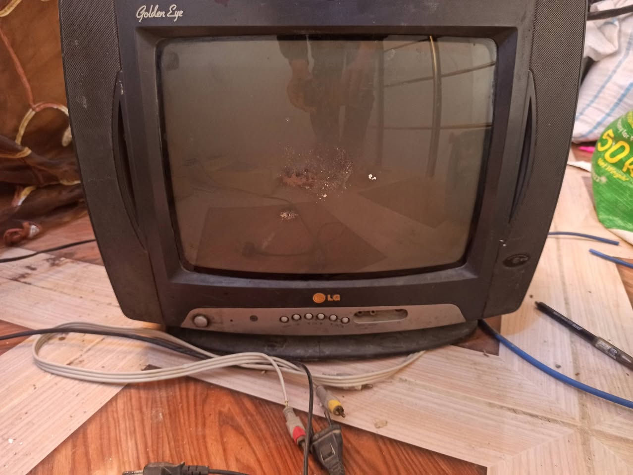 تلفزيون شغال من شركة LG الوان جميلة سعره ب15 الف
ستلايت الاثنين مع الطبلة ب 10 الاف
طباخ 2 عيون شرط الشغل مع الجداحة ب 20 
طباخ 5 عيون بيه خلل بسيط  ب30 
غراض للبيع


**إذا كنت صاحب هذا الإعلان وتريد حذفه لأي سبب، رجاءا أرسل رسالة إلى الدعم الفني**