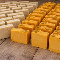 صابون طبيعي • مرطب للبشرة • غني بالكولاجين