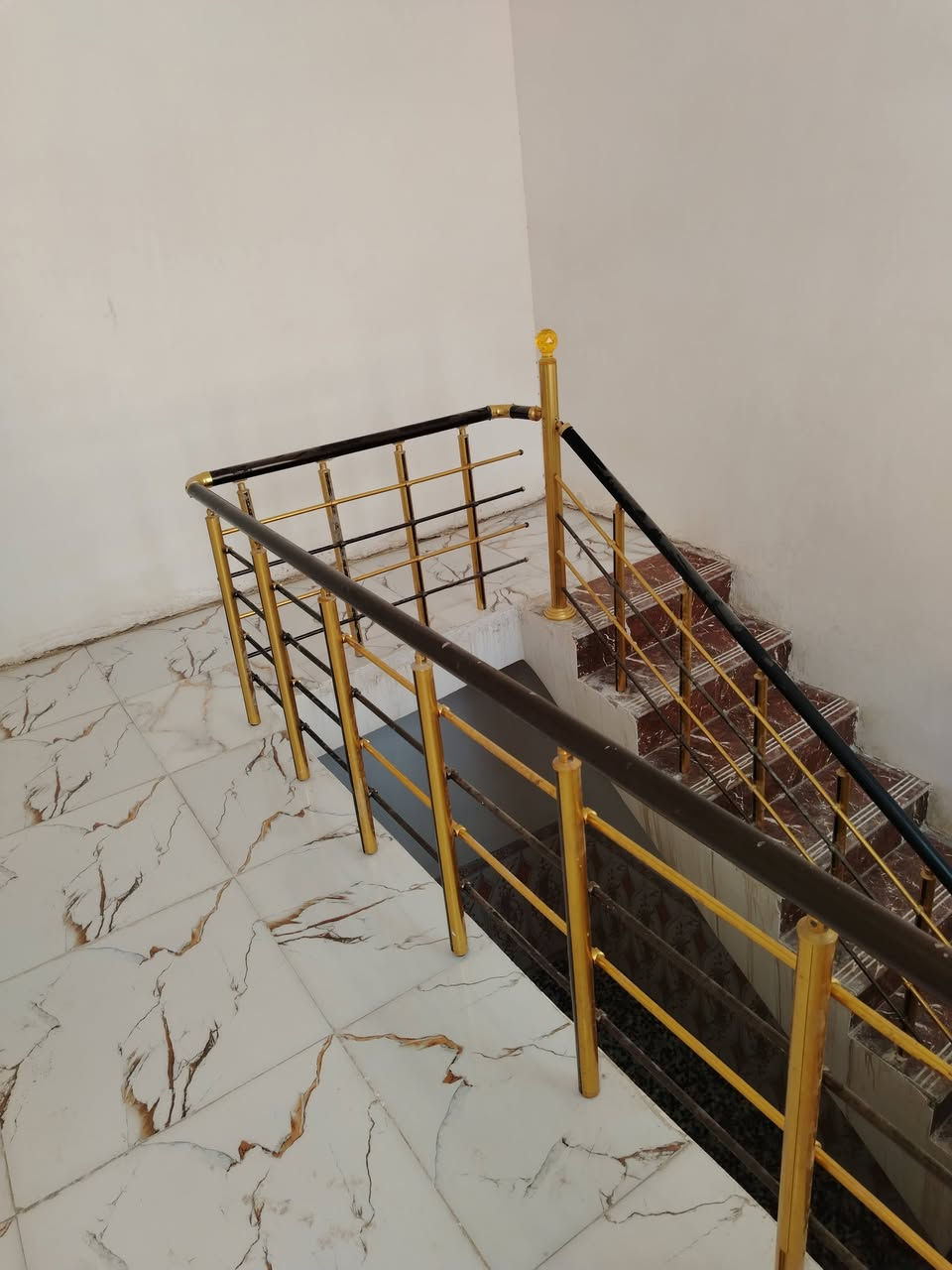 بيت للبيع بغداد الزعفرانيه شارع الكهرباء 150 متر زراعي  *********** اتصال واتساب
