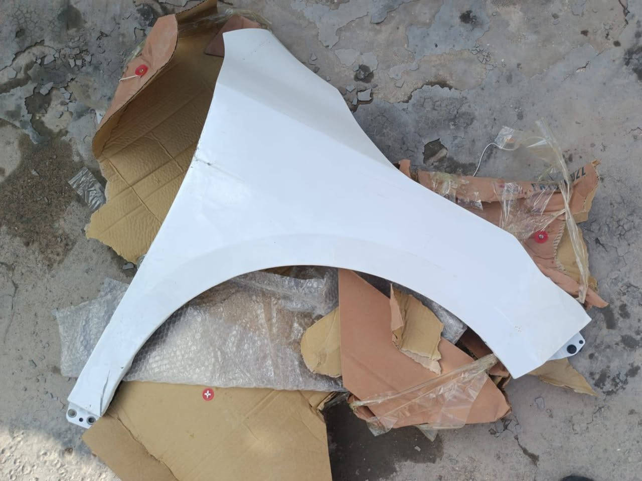 السلام عليكم ورحمه الله اخوان مازده بي وايدي دستروي وجاملغ ثنينهن ايمن بلاديات لجامه بيه فطر صغير وسويته وجاملغ بيه شويه بارد سويته اشتريت جدد  لسيارتي اي واحد يريدهن احسبهن اله بسعر مناسب للمعلومات لمازده شغاله رقم الهاتف ***********
