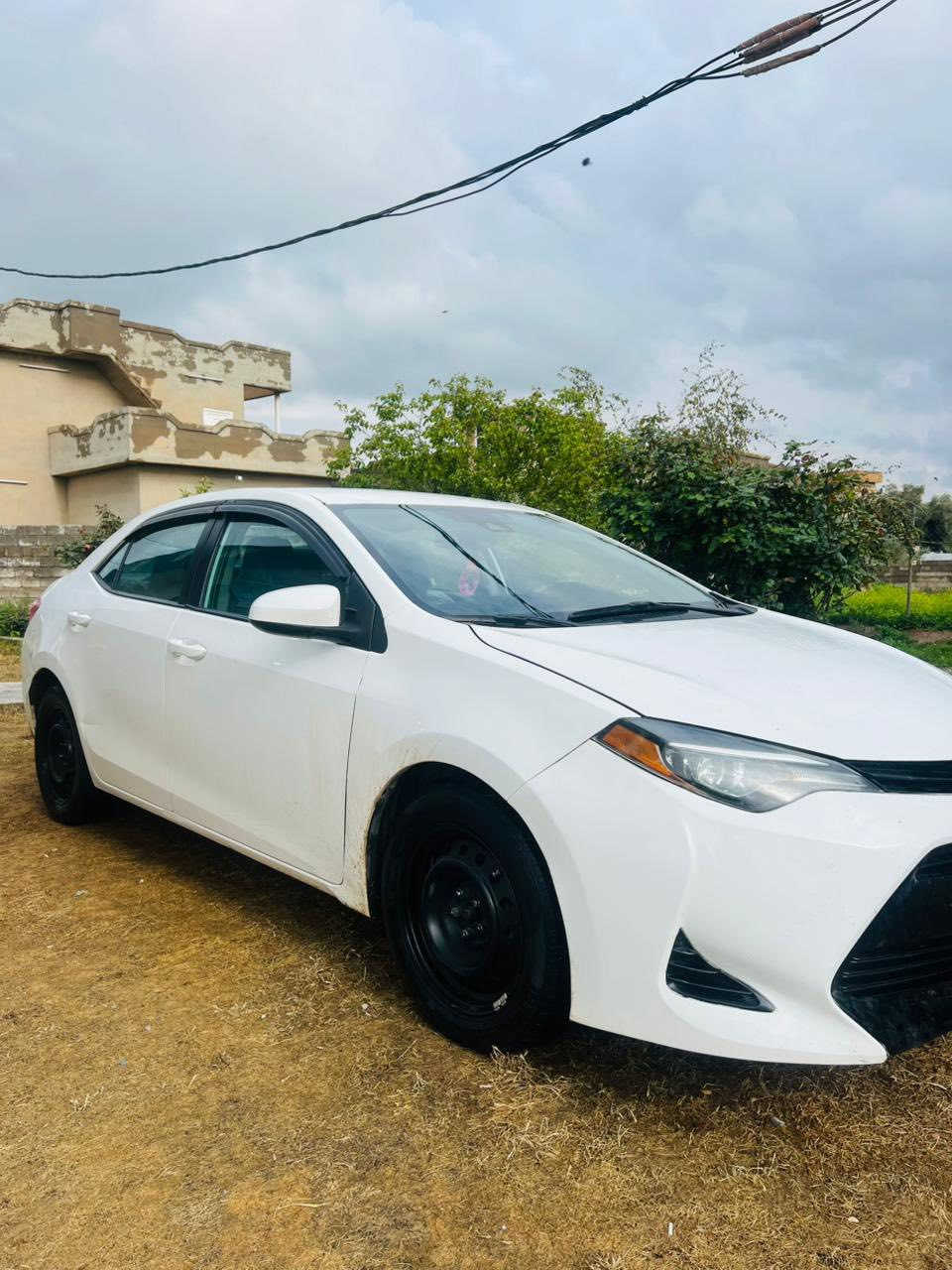 السلام عليكم للبيع كورلا موديل 2017 وارد امريكي رقم سليمانيه دولي شرط التحويل  داخل لونين محرك كير شرط صدر تواير جديد ماشيه 137الف  ضرر بونيد  وبيه مكانين بارد صغار السعر 136ورقه وبيه مجال قليل مكان سياره قضاء الحويجه للستفار الاتصال على رقم *********** يرهم مراوس حسب القناعه
