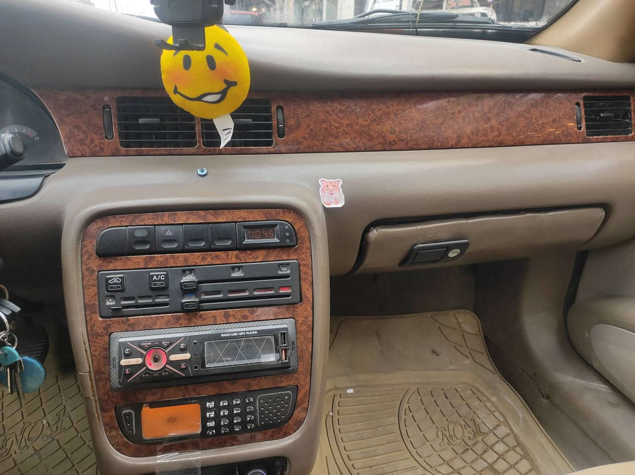 سمند 2011 
مكينة و كير مكفول سيارة بيه بارد 
نضيفه جدا 
مكاني نجف 
السعر 38
***********
