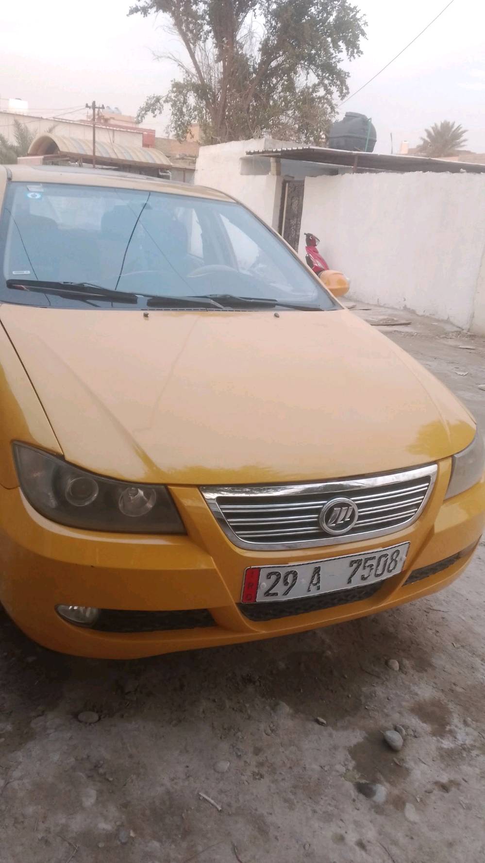 سلام عليكم ليفان موديل رقم نكليزي 13بسمي سياره محرك كير خير من الله مصبوغه عام الجماليه بيه ضربه جاملغ الأيمن فقط 
تبريد نقص كمبريسر حداديه نص عمر 
عنوان بغداد الزعفرانية الشراي بخدمتك 