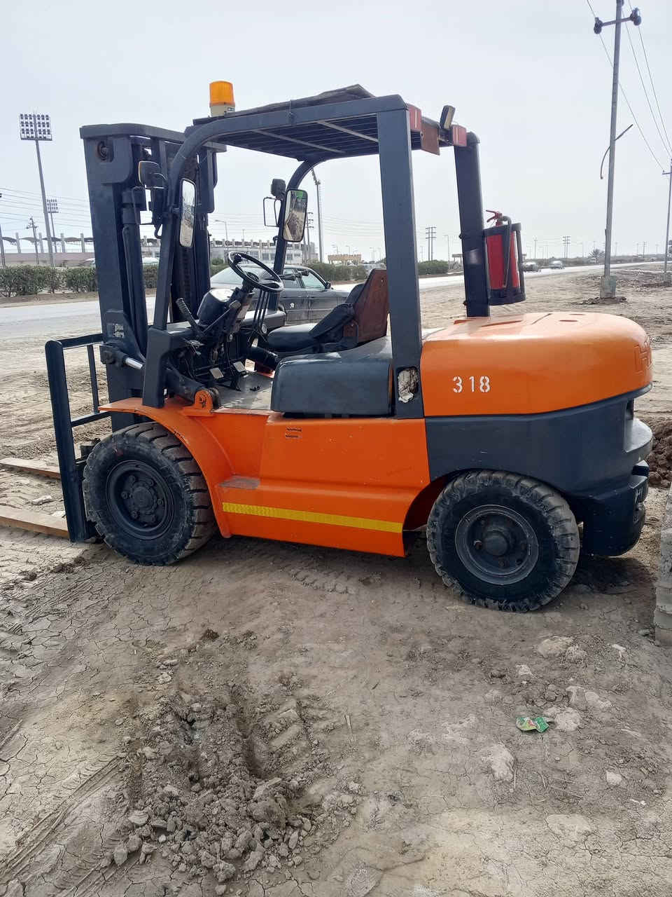 السلام عليكم
شوكيه 5 طن 
دخول جديد مامشتغله بالعراق 
مكينه 6سلندر 
3حركات 
رقم الهاتف للتواصل 
***********
***********
