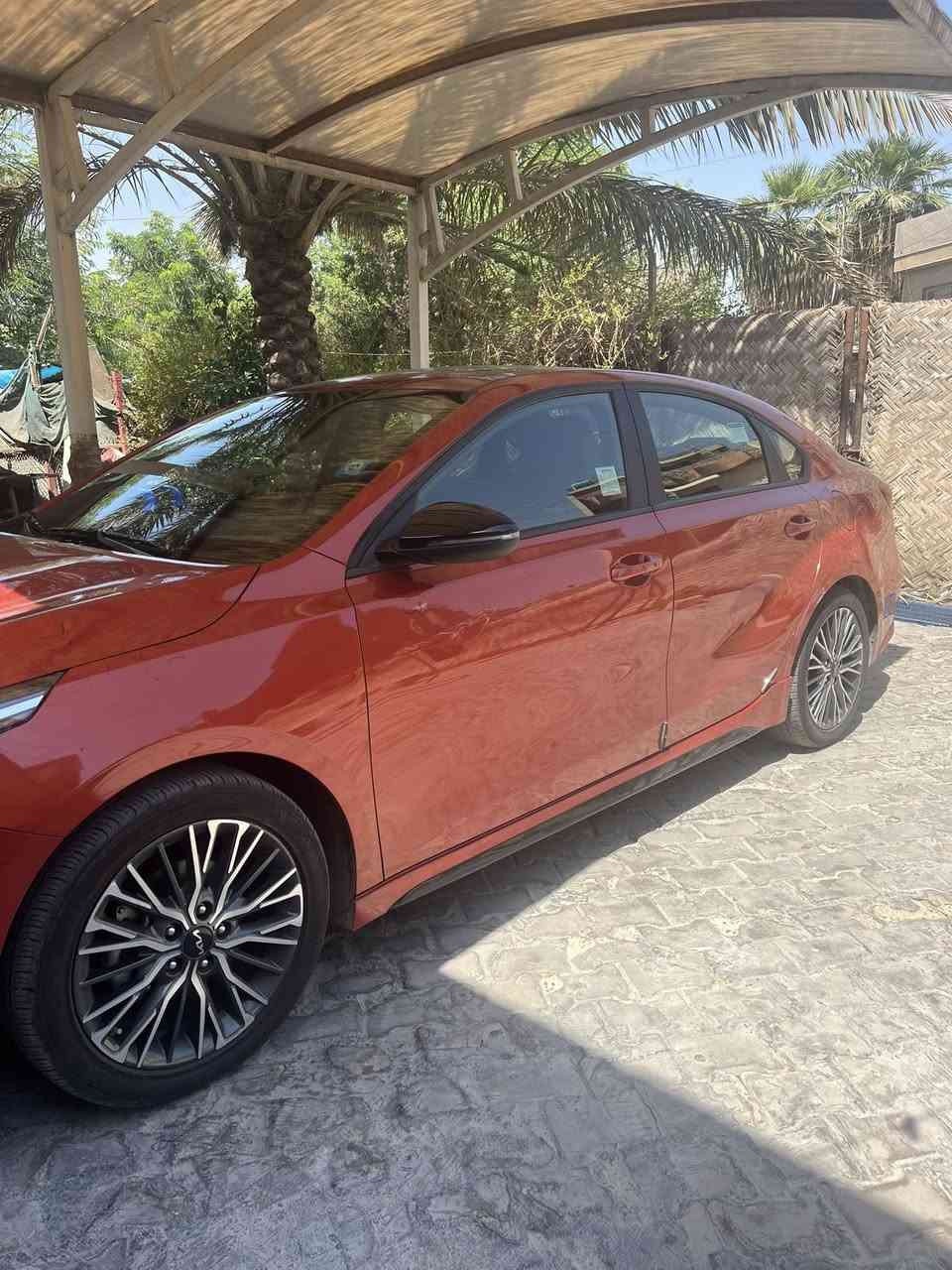 السلام عليكم شباب 
فورتي للبيع فقط موديل 24
 جيتي لاين فول لون مميز مشمشي جديد عدد المسافة المقطوعة 24000كم محرك 2000 رقم بغداد 
حادثها دعامية امامية وشوية بارد بنيد على كد شبر 
وسليمة من الايرباك 
سعرها 188 وبيها مجال شي بسيط الاتصال ***********
