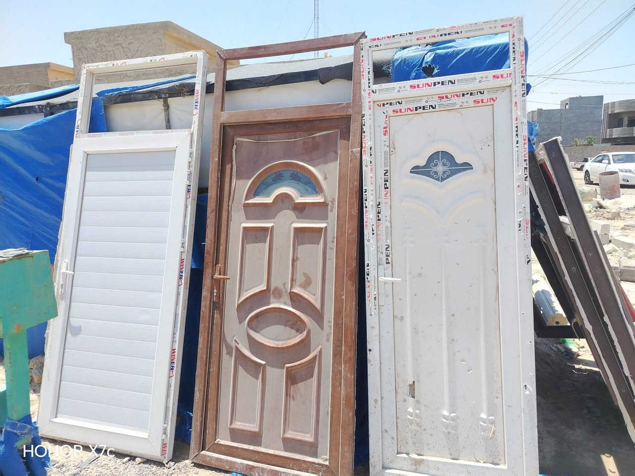 شبابيك عدد٢ مستعمل شي قليل عدد ٢أبواب بلاستك عدد ٤ اخو نضيف مستعمل وباب سياج مستعمل للبيع الديوم *********** ***********
