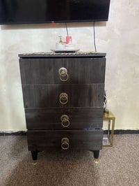 غرفة نوم • ناصريه سومر • كومودي جانبي