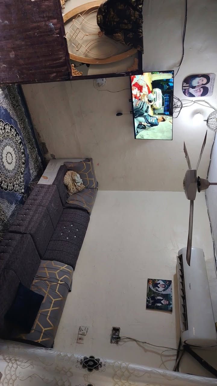 السلام عليكم يبت للبيع طابقين ازعفرانيه قرب معمل الغاز   مساحه 80متر طابو زراعي سند 25
واجهت 8 والنزول 10 يحتوي على 3غرف +الاستقبال يبعد عن التبليط الرئيسي٢٥ متر

 مكان البيت شارع الجواهري قرب اسواق حسون

  البيت طابو زراعي سند ٢٥     السعر ٤٥ 

رقم ***********
