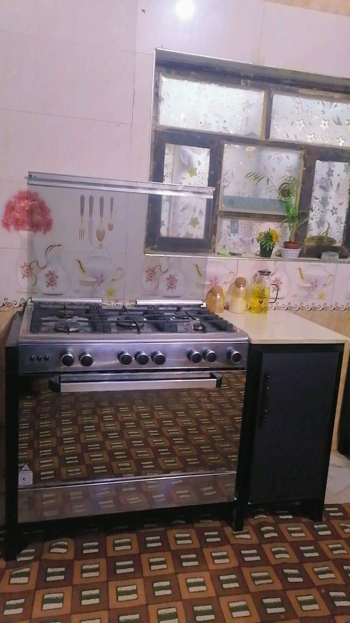 سلام عليكم كاونتر للبيع كله درجه اوله الشغل تركي الاوڤن والطباخ مو وياه السعر مليون 600 الرقم 0781581303 أو ***********
