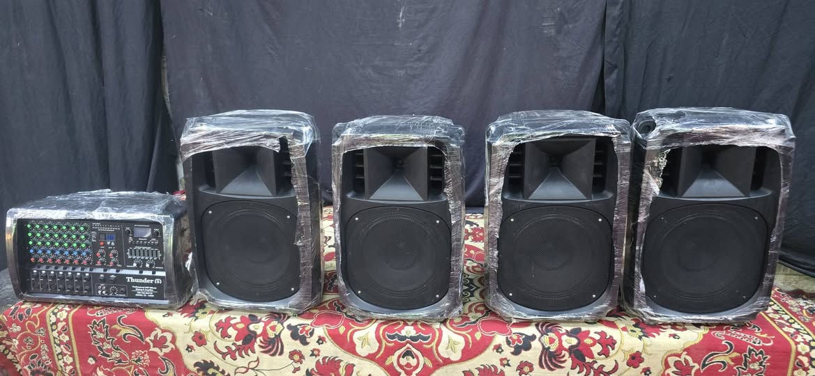 السلام وعليكم منظومة كاملة البيع سماعات ١٢ انج فقط البه
مكسر تندر باب الاول ١٤٠٠
سبيكر عدد   ٤
مايك    عدد ٢ 
سعر مليون ونص 
بغداد مدينة الصدر 
***********
