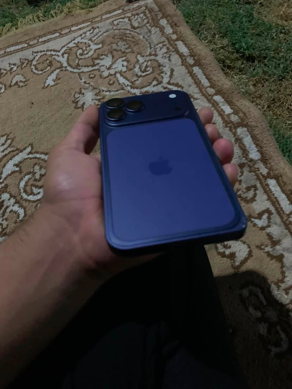 إسلام عليكم
آيفون 13 برو ماكس 
مبدل بطاريه اصليه +شاشه مبدله اصليه 
والضهر مكسر بس مغلف ١٧ برو ماكس
مكان الرمادي الكورنيش 
الاستفسار اتصل ***********
