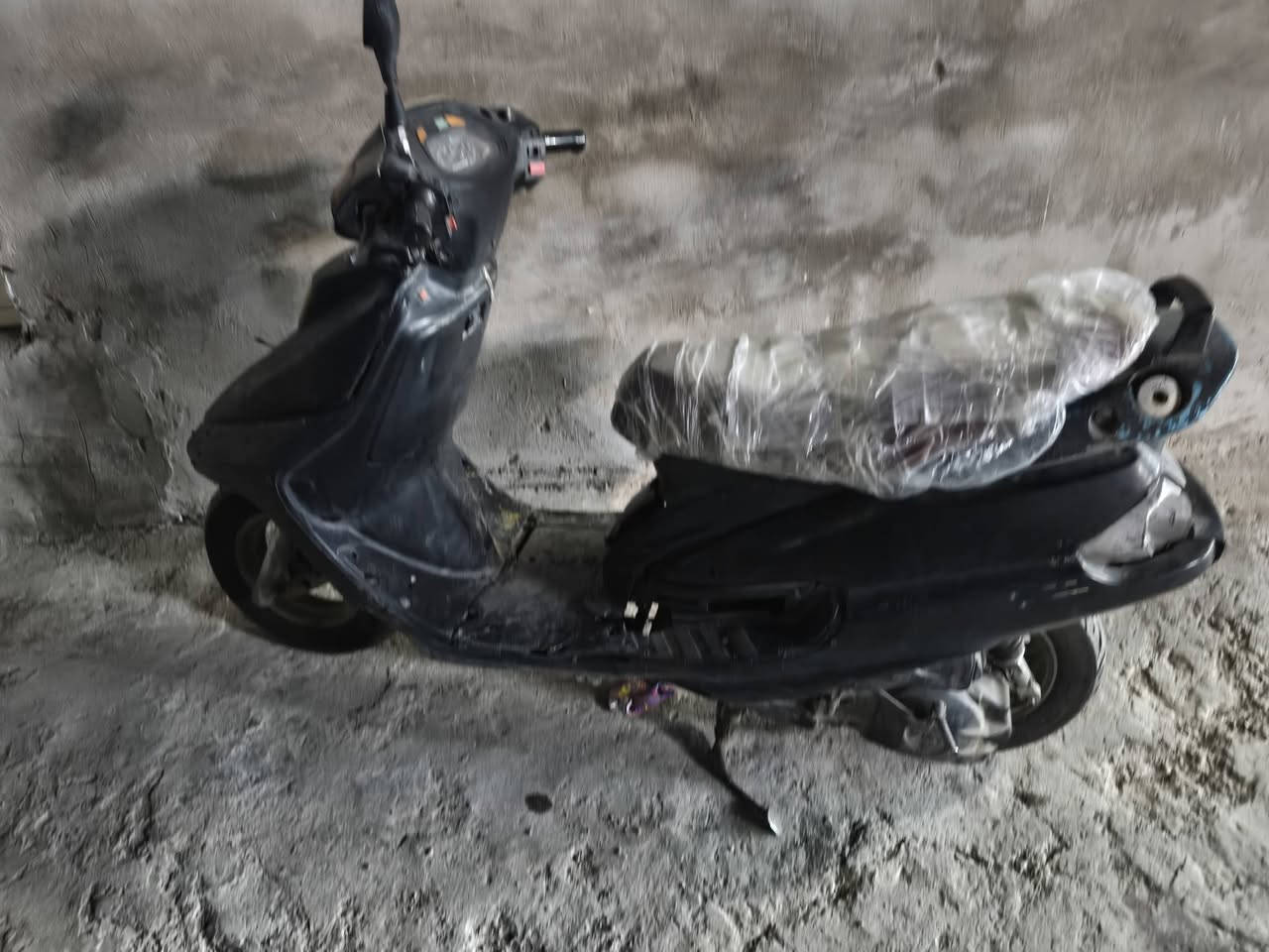 السلام عليكم دراجات اللبيع فراشه السوده شغاله والثانيه طافيه مكاني بغداد العبيدي الشهداء الثالثه قرب مدرسه عمر عبد العزيز ***********سعر ٣٢٥ وبيهن مجال
