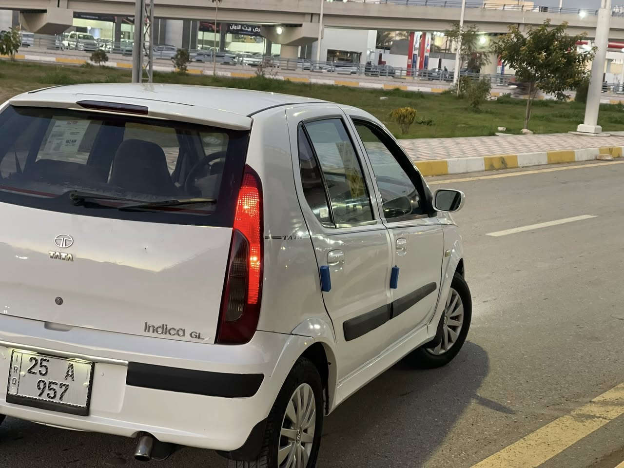 سلام عليكم تاتا للبيع.موديل 2006 رقم كركوك مميز سياره بسمي بطاقه بانزين بيه صبغ ربع بونيد و جاملغ خلفي صفحت سايق سياره تبريد و تدفئه شغال كير اوتماتيك و محرك كورله سعر 50 بيه مجال بسيط رقم تلفون ***********.
