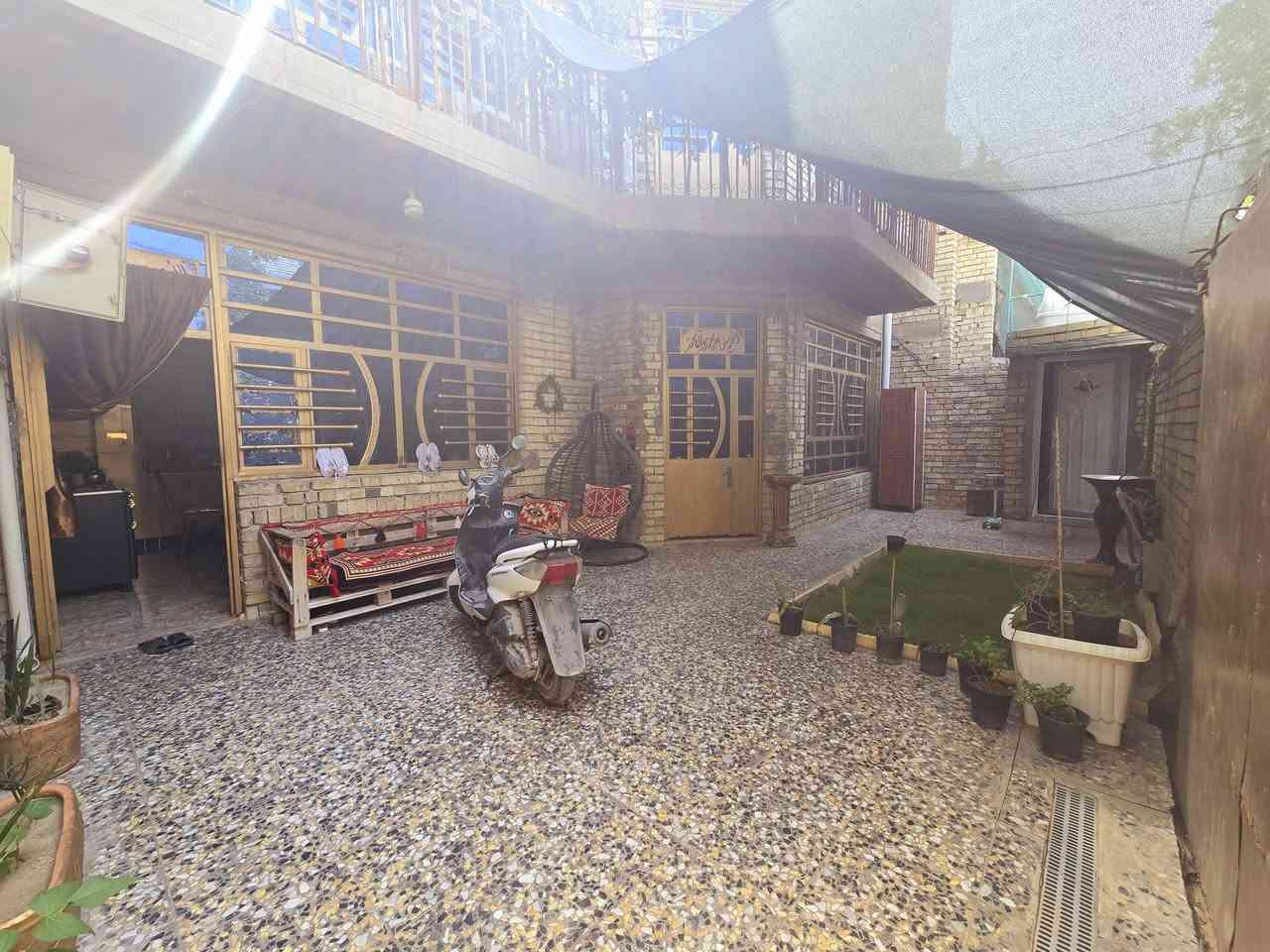 سلام عليكم
الدار للبيع/البلديات/ضياء الحلفي
زراعي سند ٢٥
المساحة 200 متر
الواجهة 10 /النزال 20
6 غرف نوم 
2 هول  
3 حمامات
2 ترك
استقبال 
مطبخ 
كراج وحديقة 
***********
***********
